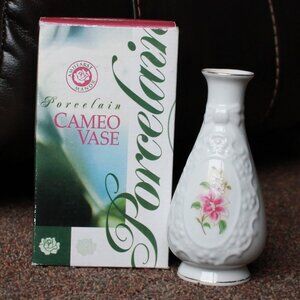 Vintage Amhearst Manor Porcelain Cameo Vase